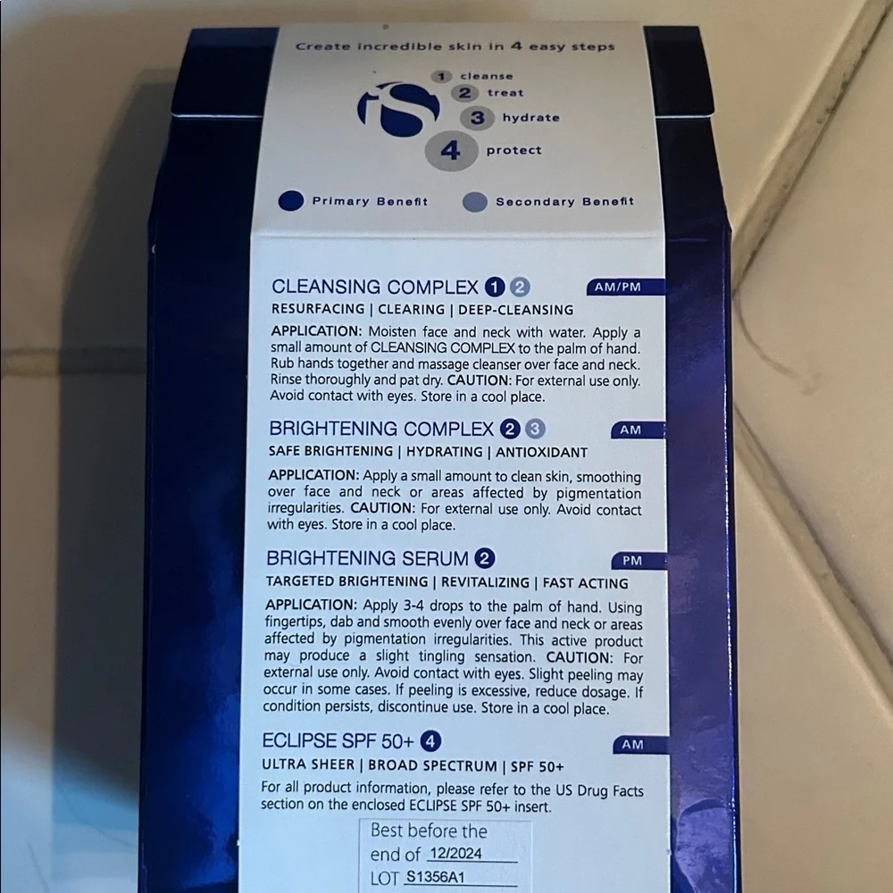 iS Clinical Pure Radiance Trial Kit NEW - Picture 2 of 3